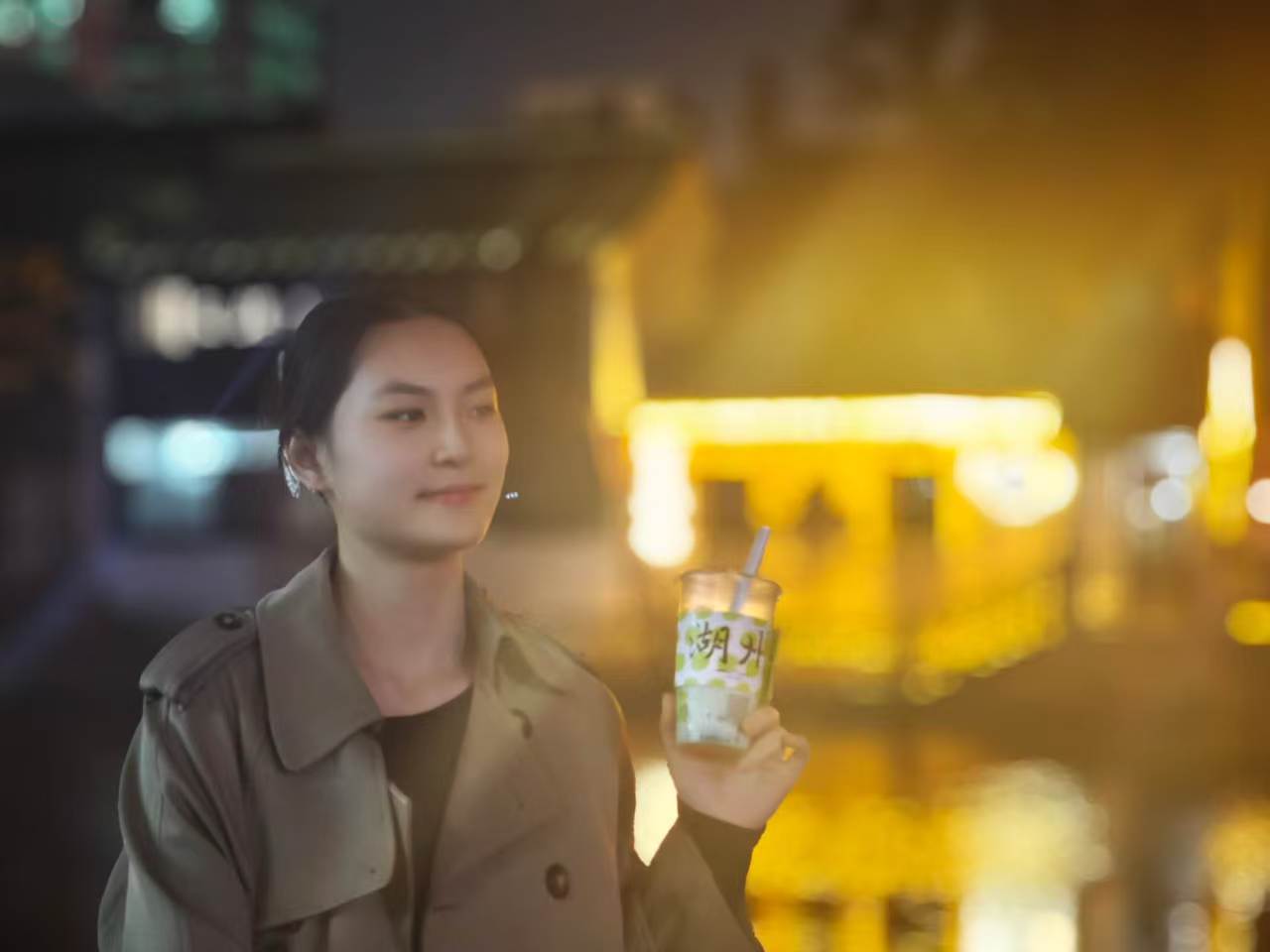 夜市黄霓虹奶茶